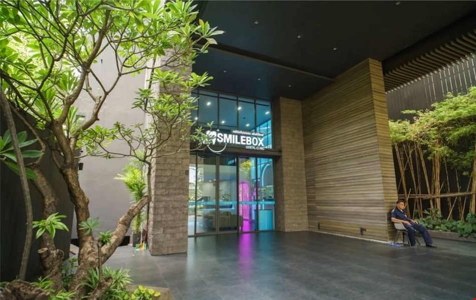 SmileBox Dental Clinic  0